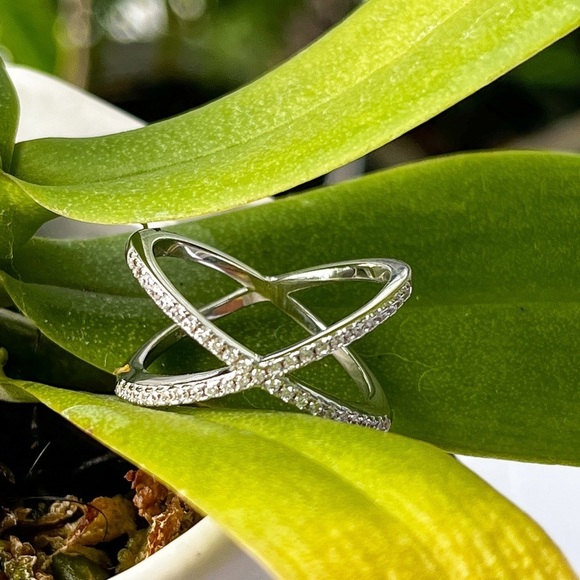 NWOT Solid Sterling Silver Overlapping X CZ Ring - Picture 4 of 16